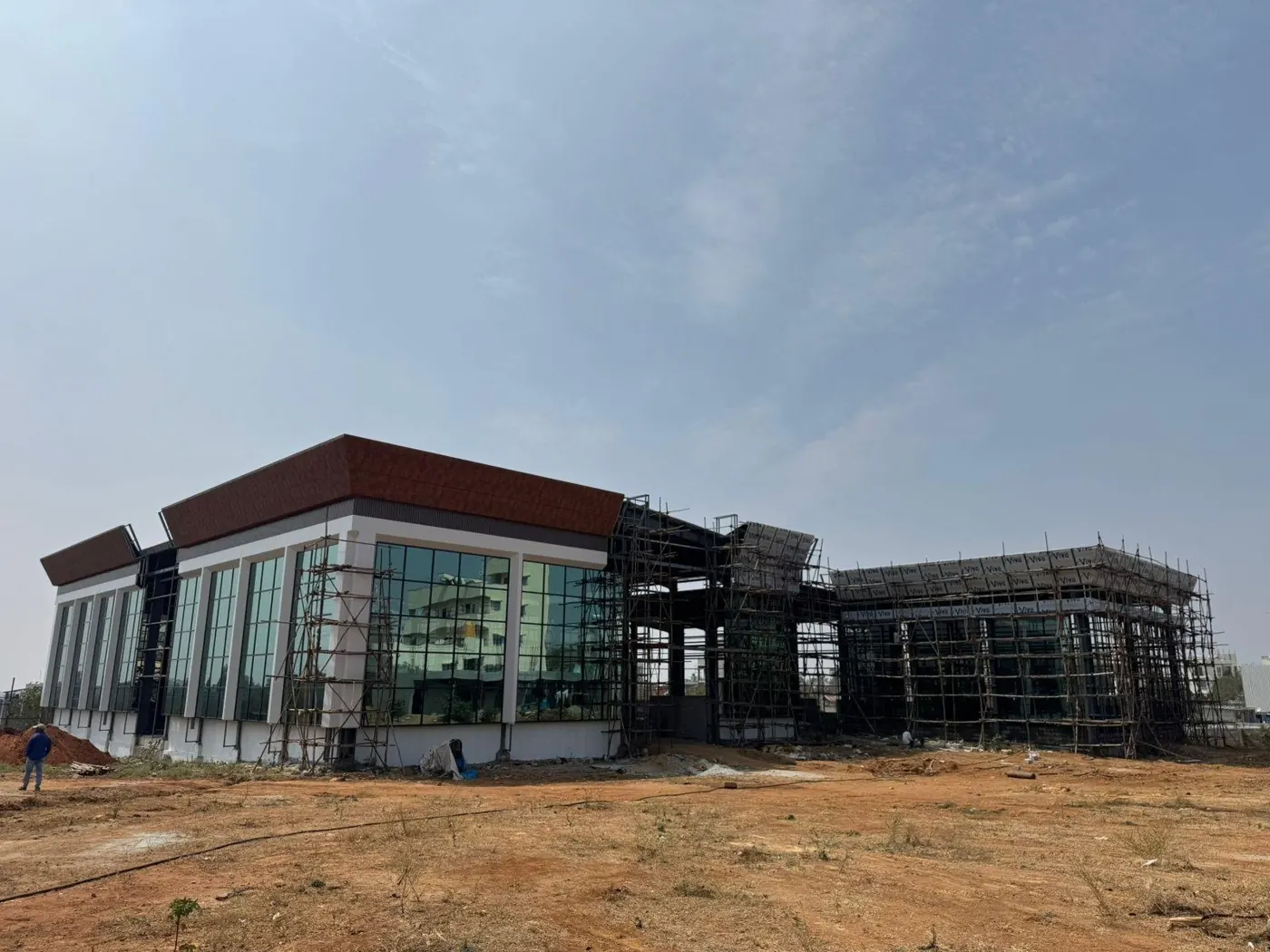 Convention hall with a steel roof and glass front